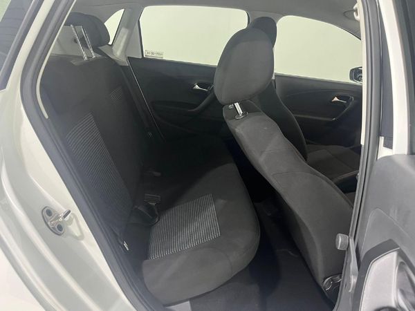 2020-Volkswagen-Polo-Vivo-14-Comfortline-5-dr image:17