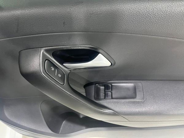 2020-Volkswagen-Polo-Vivo-14-Comfortline-5-dr image:22