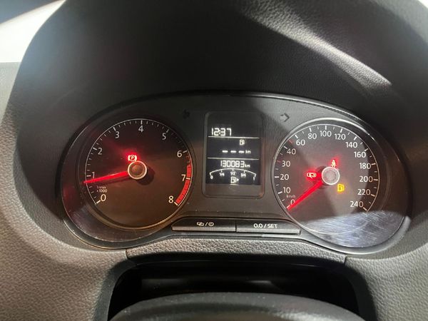 2020-Volkswagen-Polo-Vivo-14-Comfortline-5-dr image:24