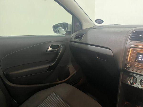 2020-Volkswagen-Polo-Vivo-14-Comfortline-5-dr image:26