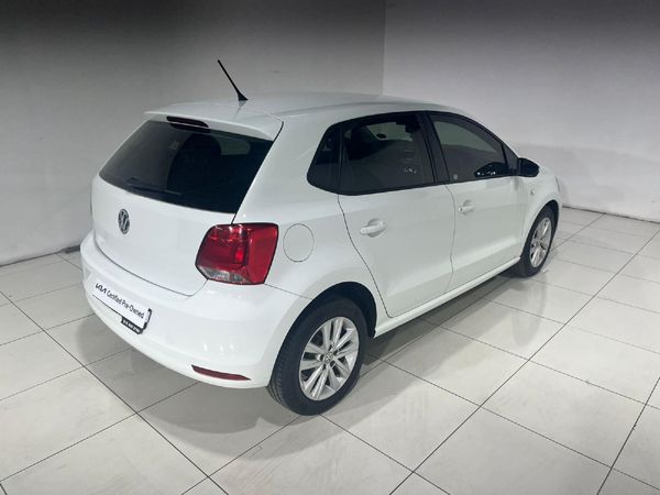 2020-Volkswagen-Polo-Vivo-14-Comfortline-5-dr image:3