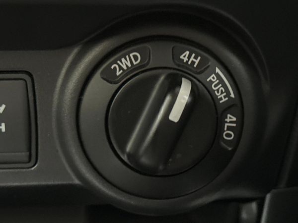 2021-Nissan-Navara-25-DDTi-LE-Plus-4X4-Auto-Double-Cab image:14