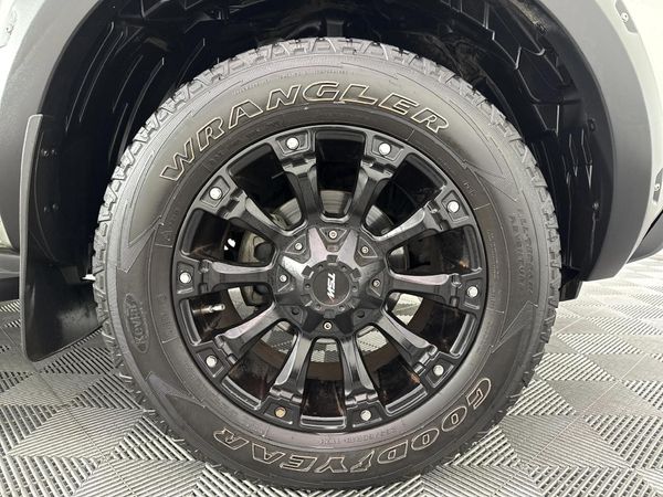 2021-Nissan-Navara-25-DDTi-LE-Plus-4X4-Auto-Double-Cab image:4