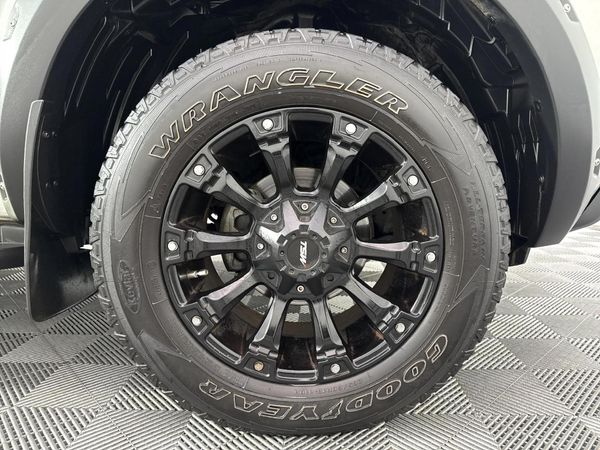 2021-Nissan-Navara-25-DDTi-LE-Plus-4X4-Auto-Double-Cab image:5
