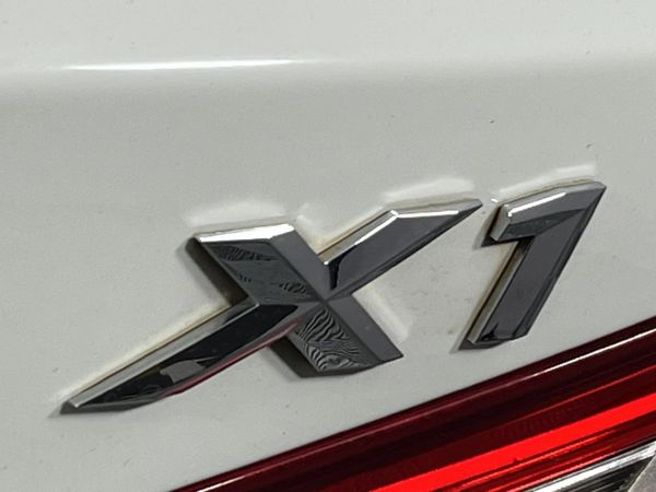 2017-BMW-X1-sDrive20d image:11