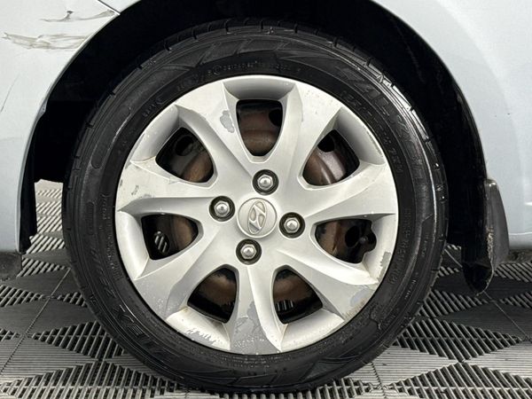 2013-Hyundai-i10-125-GLS-Fluid image:4