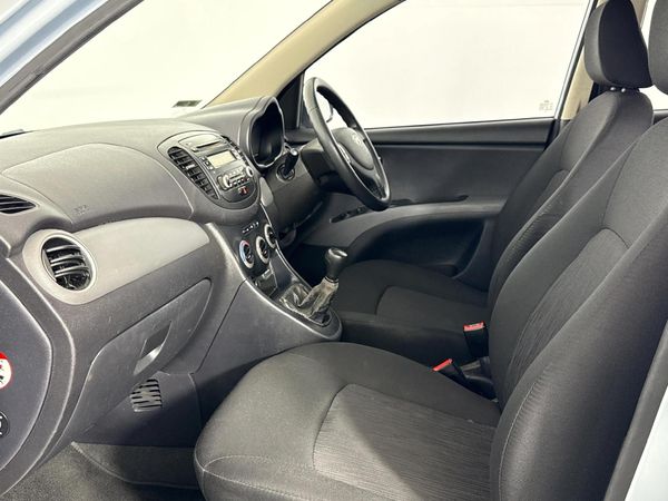 2013-Hyundai-i10-125-GLS-Fluid image:8