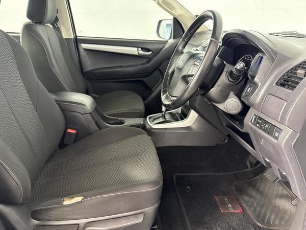 2016-Isuzu-KB-300-D-Teq-LX-Auto-Double-Cab image:9