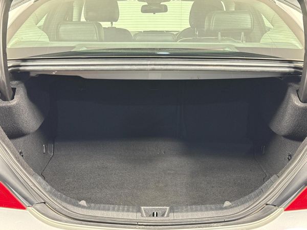 2014-Mercedes-Benz-CLA-200-Auto image:13