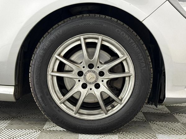 2014-Mercedes-Benz-CLA-200-Auto image:4