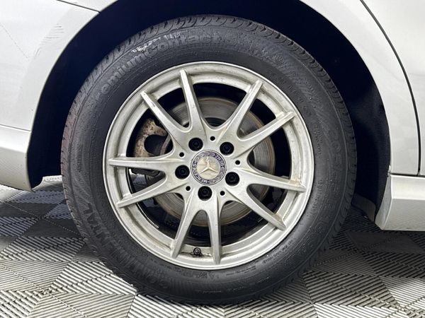 2014-Mercedes-Benz-CLA-200-Auto image:7