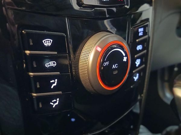 2025-Mahindra-XUV-3XO-12T-MX2-Auto image:18