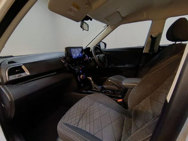 2025-Mahindra-XUV-3XO-12T-MX2-Auto image:27