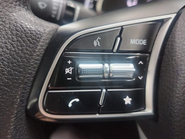 2022-Kia-Sonet-15-LX image:10
