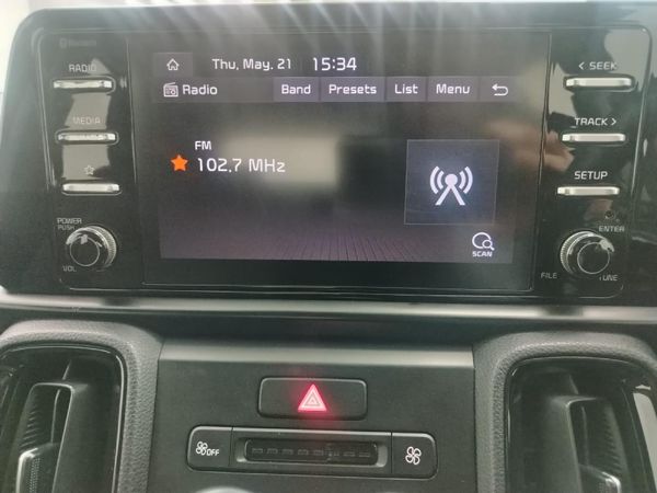 2022-Kia-Sonet-15-LX image:16