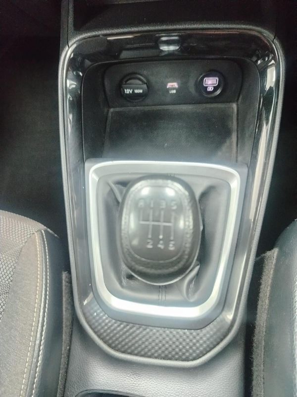 2022-Kia-Sonet-15-LX image:19