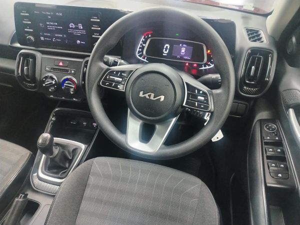 2022-Kia-Sonet-15-LX image:4