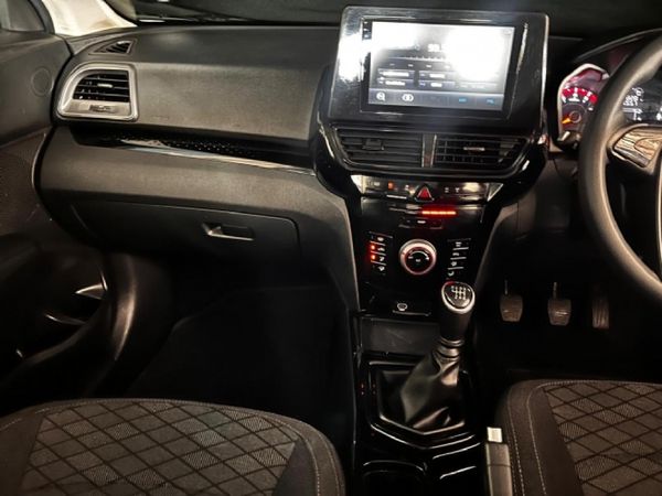 2025-Mahindra-XUV-3XO-12T-MX2 image:7