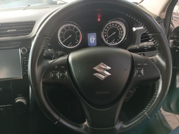 2013-Suzuki-Kizashi-24-SDLX-Auto image:11