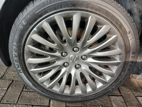 2013-Suzuki-Kizashi-24-SDLX-Auto image:16