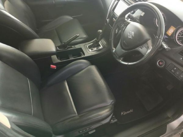 2013-Suzuki-Kizashi-24-SDLX-Auto image:6