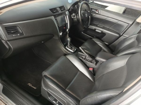 2013-Suzuki-Kizashi-24-SDLX-Auto image:8