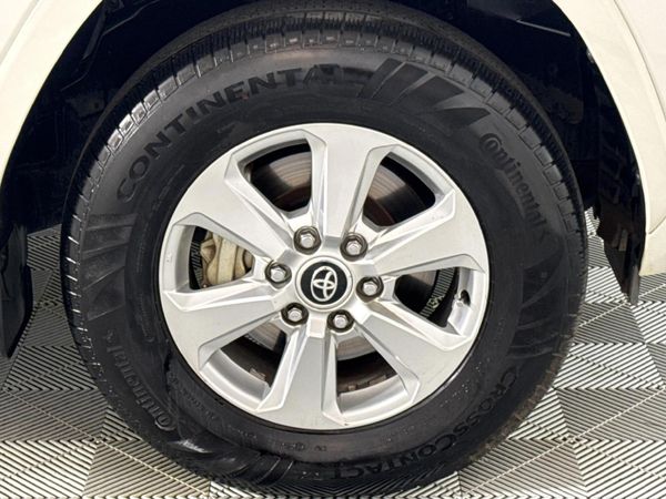 2022-Toyota-Land-Cruiser-300-V6-33-D-GX-R image:4