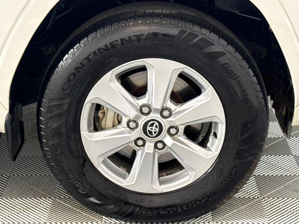 2022-Toyota-Land-Cruiser-300-V6-33-D-GX-R image:5