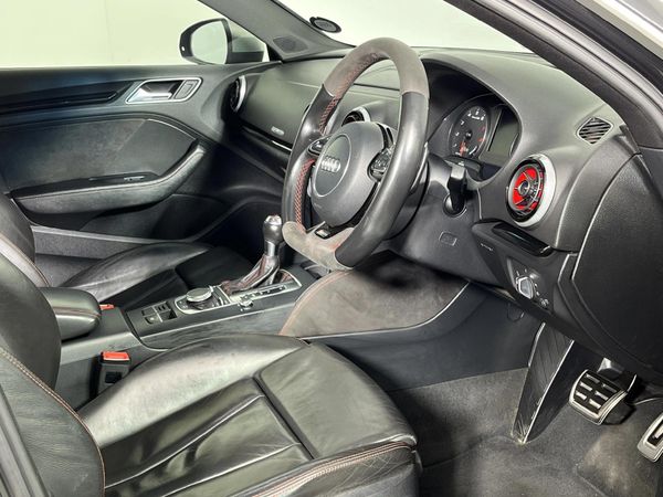 2016-Audi-RS3-Sportback-quattro image:9