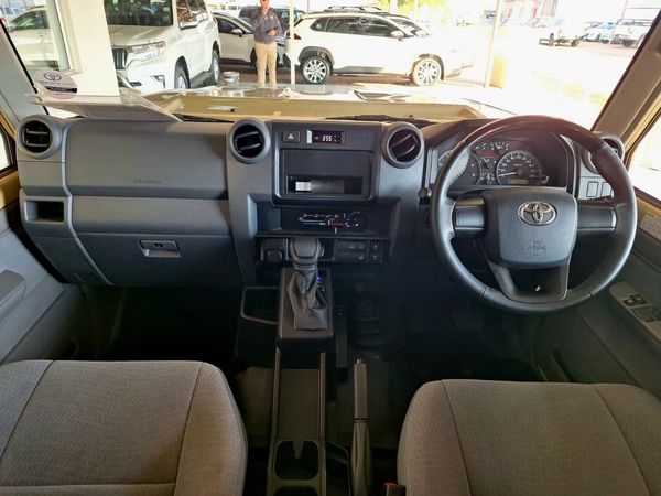 2025-Toyota-Land-Cruiser-79-28GD-6-Single-Cab image:10
