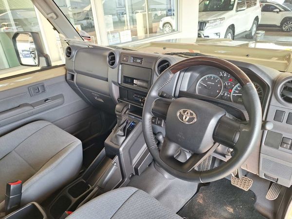 2025-Toyota-Land-Cruiser-79-28GD-6-Single-Cab image:8