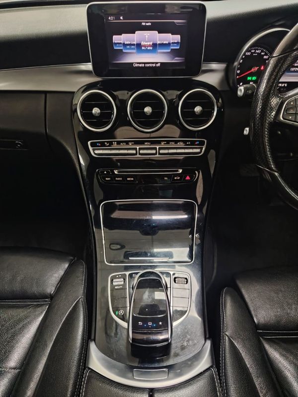 2015-Mercedes-Benz-C-Class-C-220-Bluetec-Avantgarde-Auto image:9