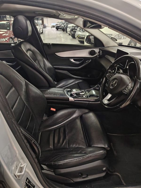 2015-Mercedes-Benz-C-Class-C-220-Bluetec-Avantgarde-Auto image:6
