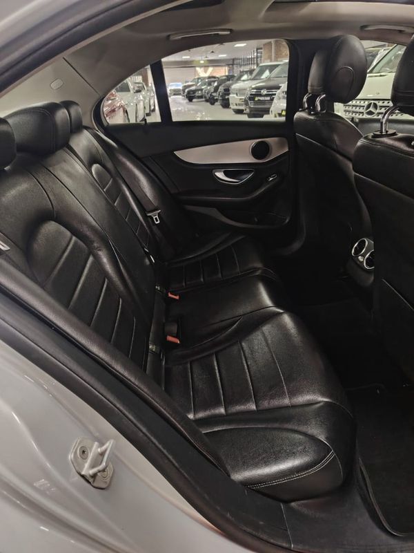 2015-Mercedes-Benz-C-Class-C-220-Bluetec-Avantgarde-Auto image:7