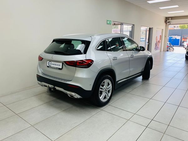 2023-Mercedes-Benz-GLA-200d-Progressive-Auto image:9
