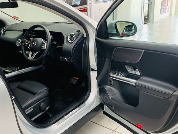 2023-Mercedes-Benz-GLA-200d-Progressive-Auto image:4
