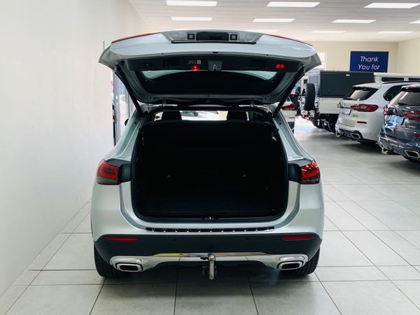 2023-Mercedes-Benz-GLA-200d-Progressive-Auto image:8