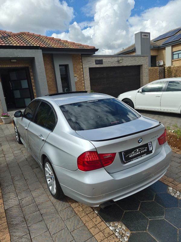 2011-BMW-3-Series-320i-Exclusive image:3