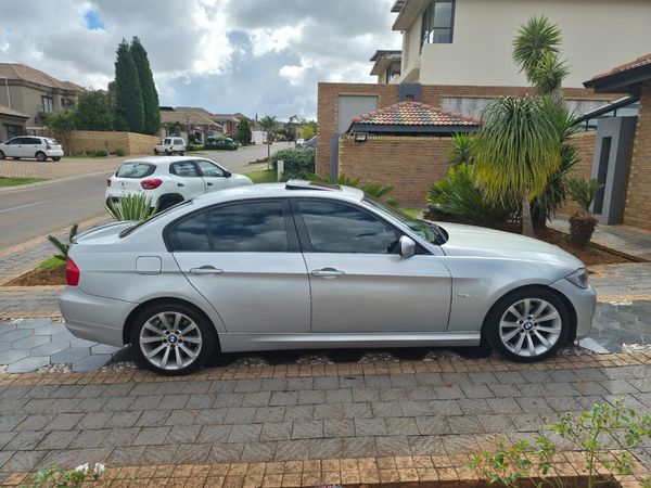 2011-BMW-3-Series-320i-Exclusive image:6