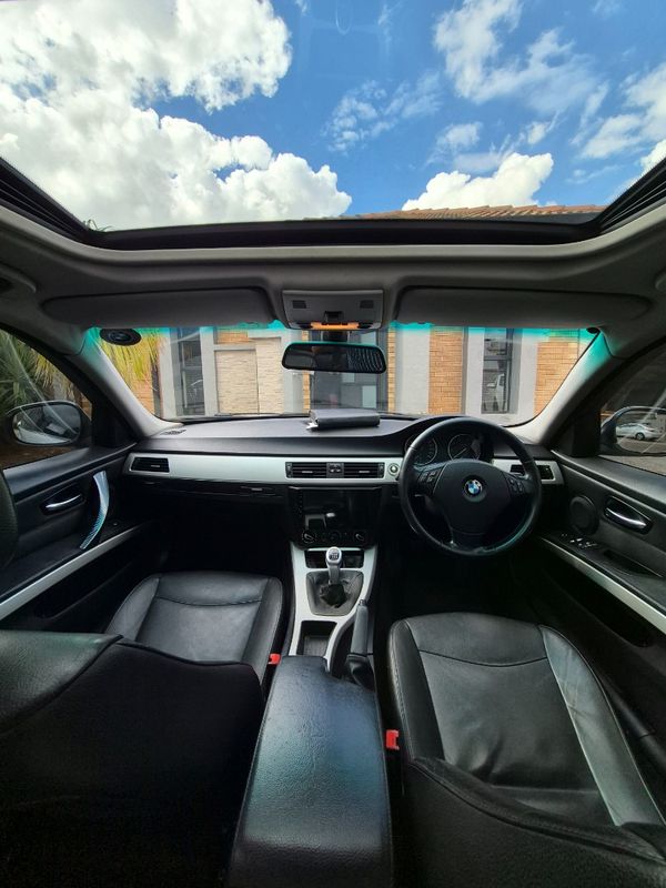 2011-BMW-3-Series-320i-Exclusive image:8