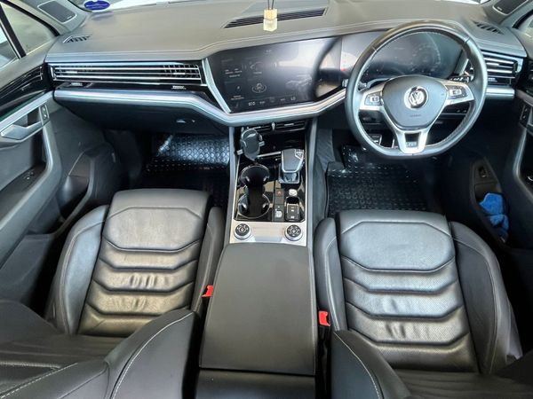 2020-Volkswagen-Touareg-30-TDI-V6-Executive image:11