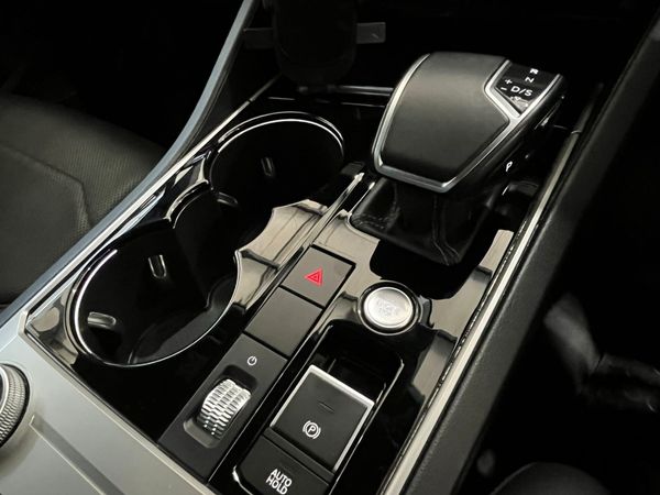 2020-Volkswagen-Touareg-30-TDI-V6-Executive image:15