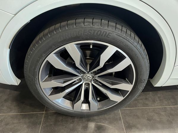 2020-Volkswagen-Touareg-30-TDI-V6-Executive image:17