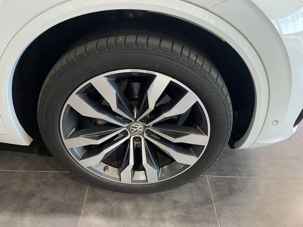 2020-Volkswagen-Touareg-30-TDI-V6-Executive image:18