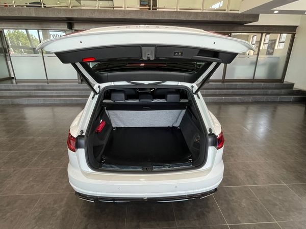 2020-Volkswagen-Touareg-30-TDI-V6-Executive image:8