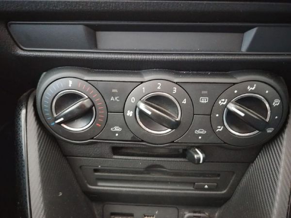 2018-Mazda-2-15-Dynamic-Auto-5-dr image:15