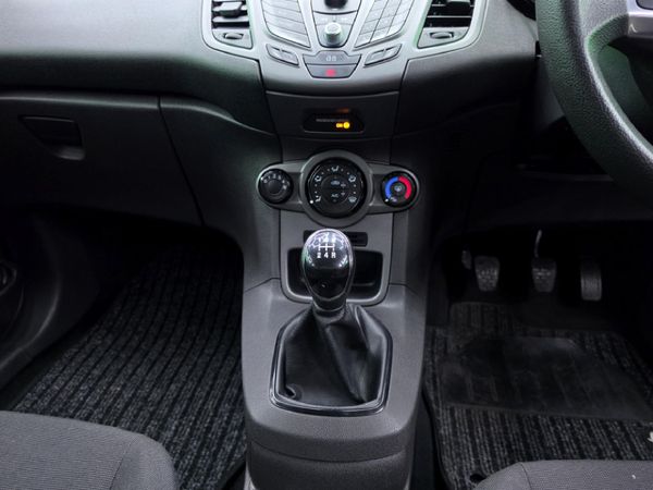 2014-Ford-Fiesta-14-Ambiente-5-dr image:10