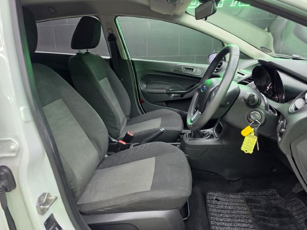 2014-Ford-Fiesta-14-Ambiente-5-dr image:12