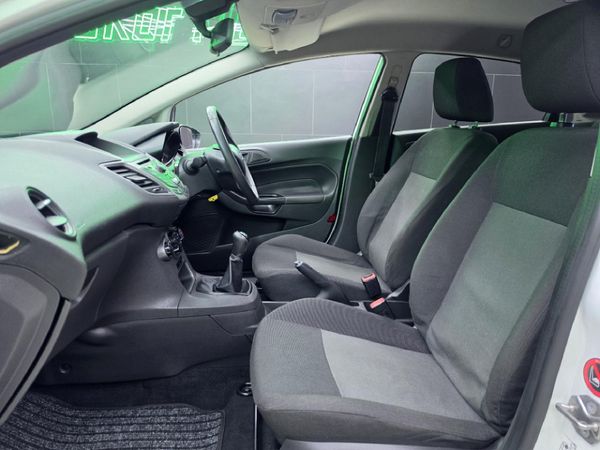 2014-Ford-Fiesta-14-Ambiente-5-dr image:14
