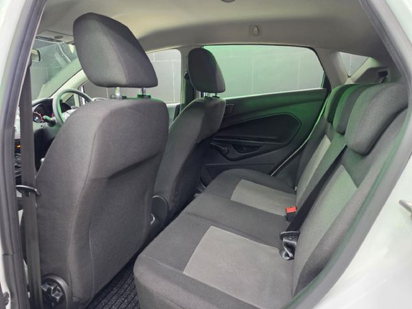 2014-Ford-Fiesta-14-Ambiente-5-dr image:15
